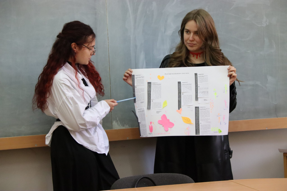 Фото із заходу