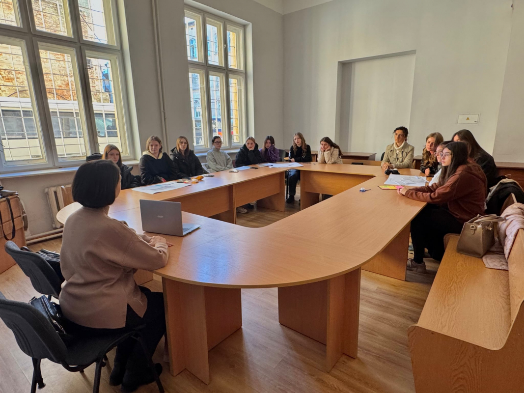 Фото із заходу