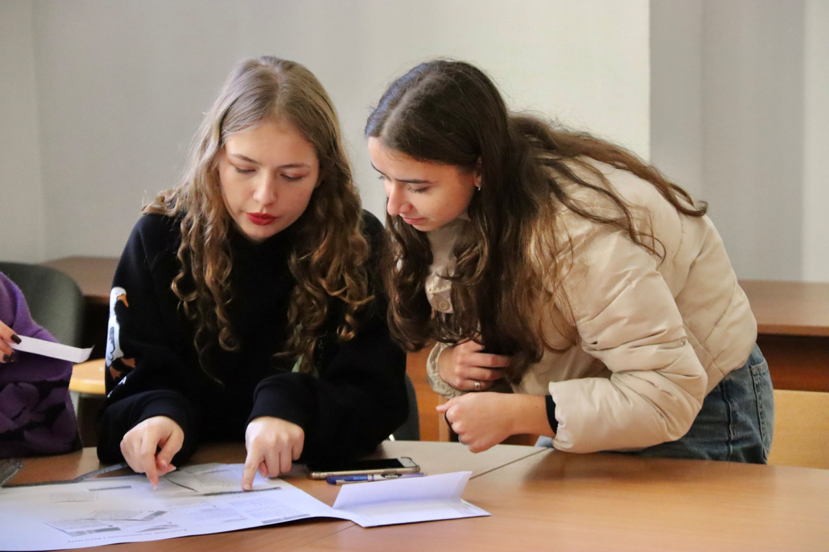 Фото із заходу