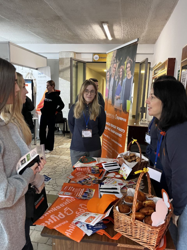 Фото з Ярмарку кар’єри