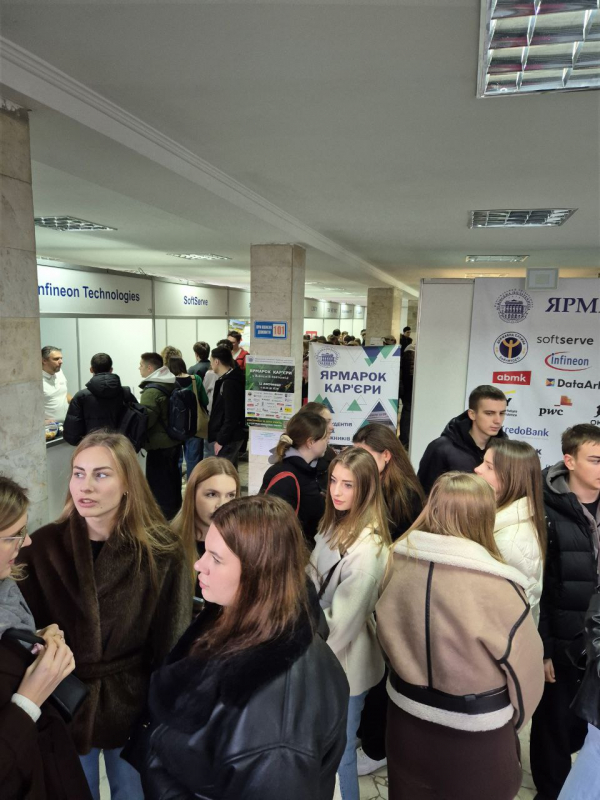 Фото з Ярмарку кар’єри