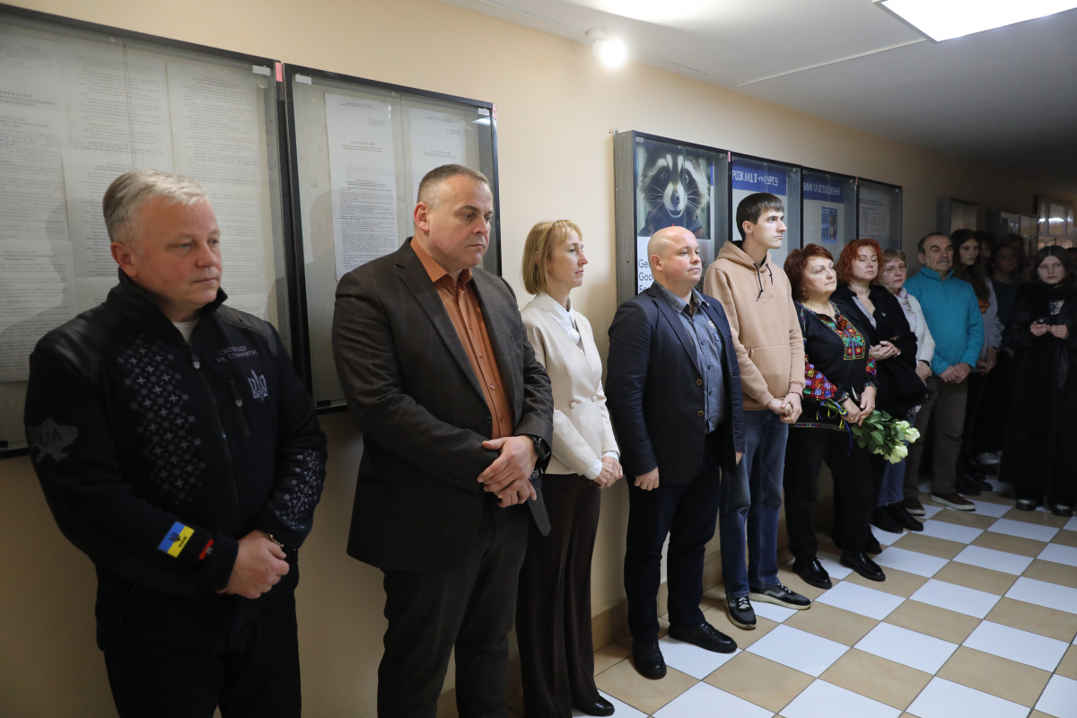 Фото з відкриття меморіальної стіни