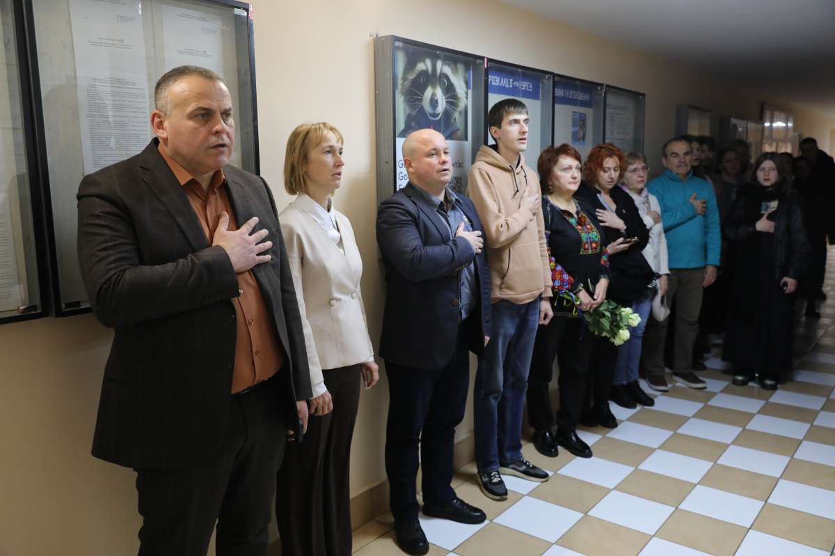 Фото з відкриття меморіальної стіни