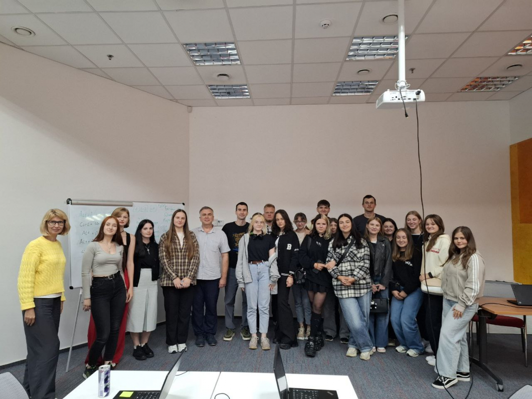 Діана Батюк з колегами