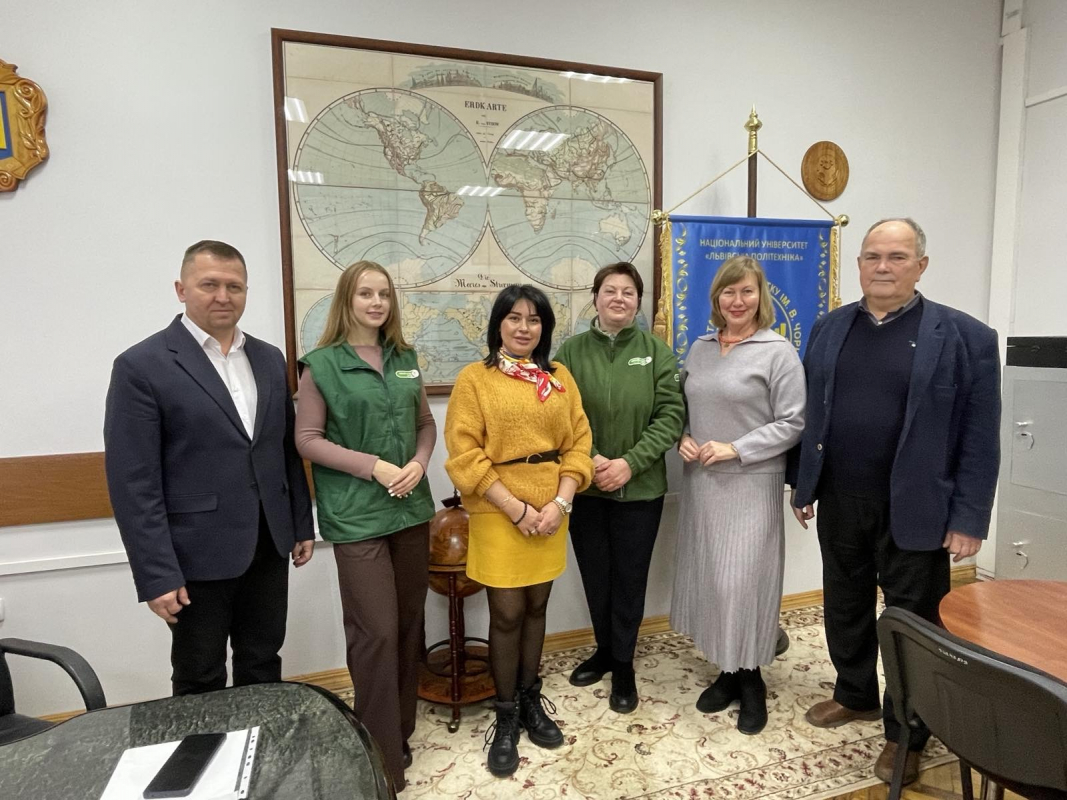 Фото з підписання меморандуму про співпрацю