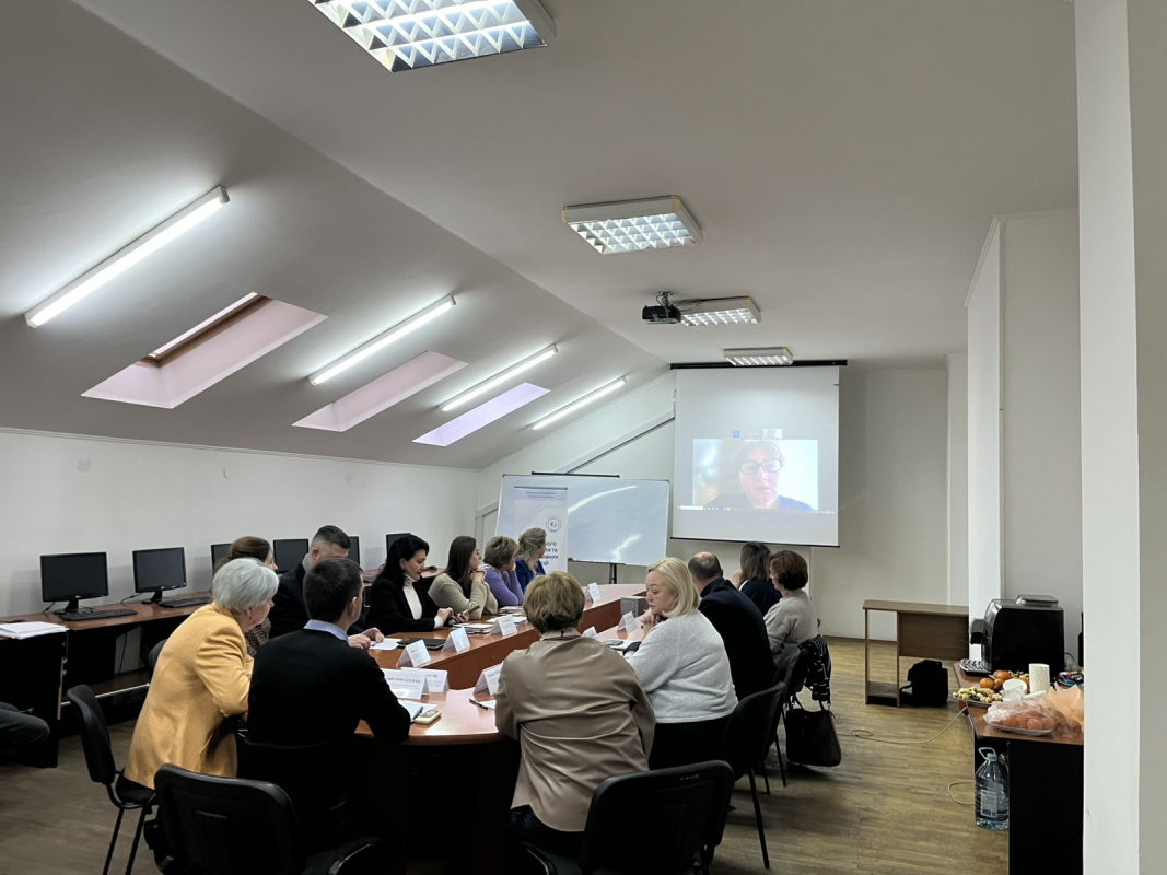 Фото із круглого столу