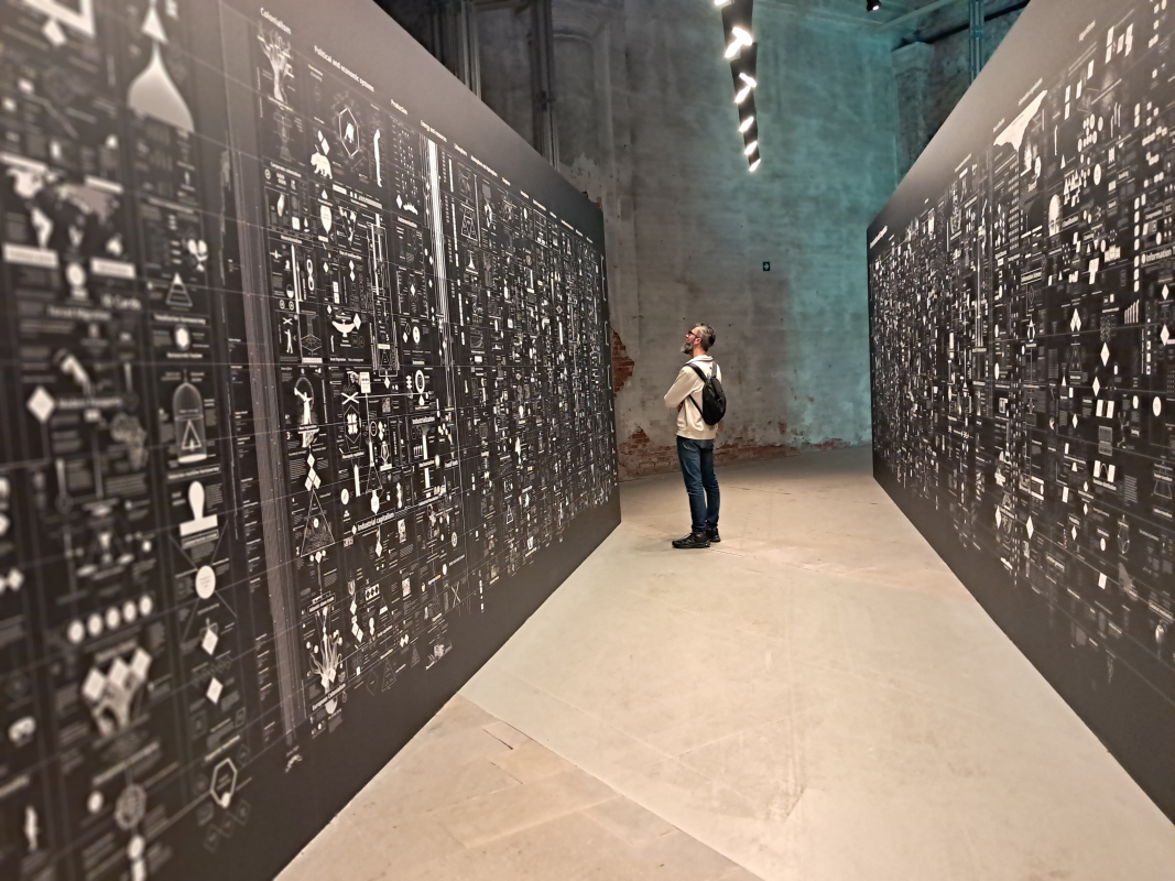 Фото з бієнале