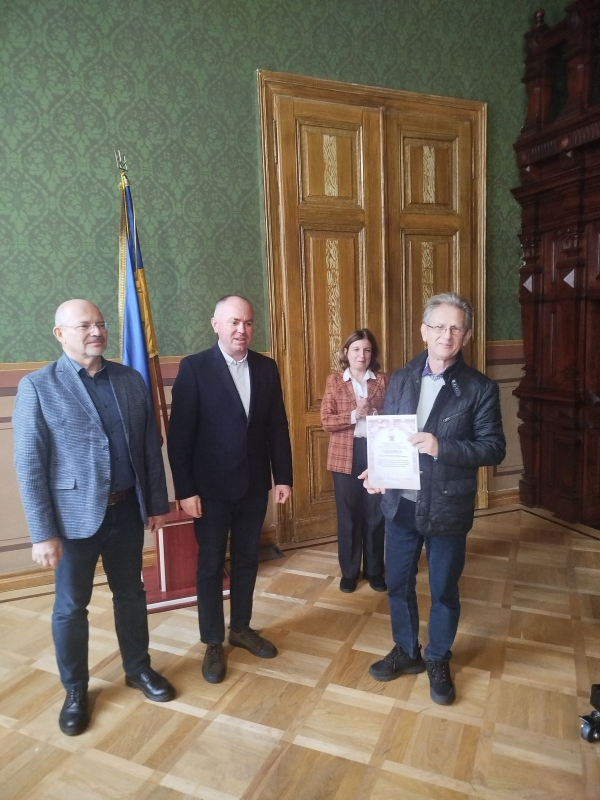 Фото із вручення сертифікатів