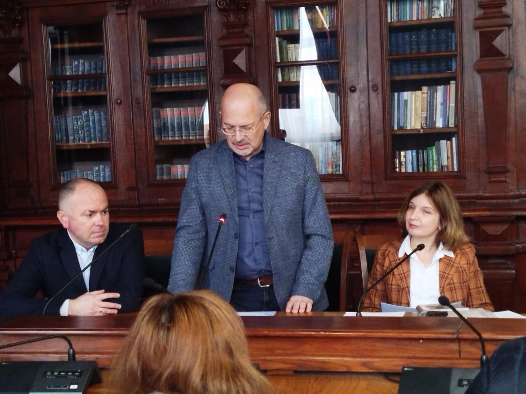 Фото із вручення сертифікатів