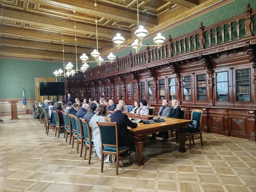 Фото із вручення сертифікатів