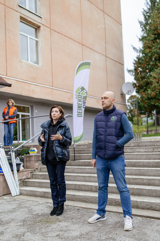 Фото із заходу