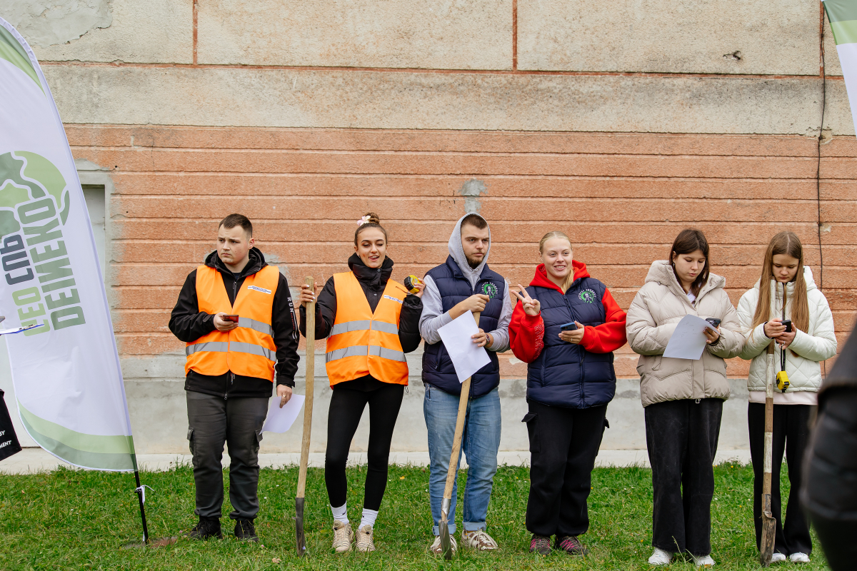 Фото із заходу