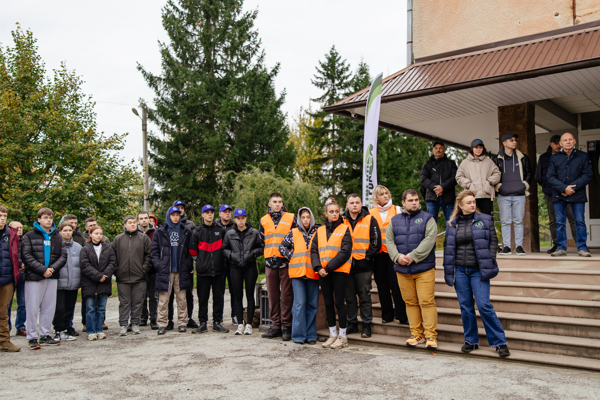 Фото із заходу