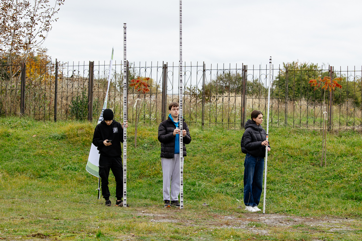 Фото із заходу