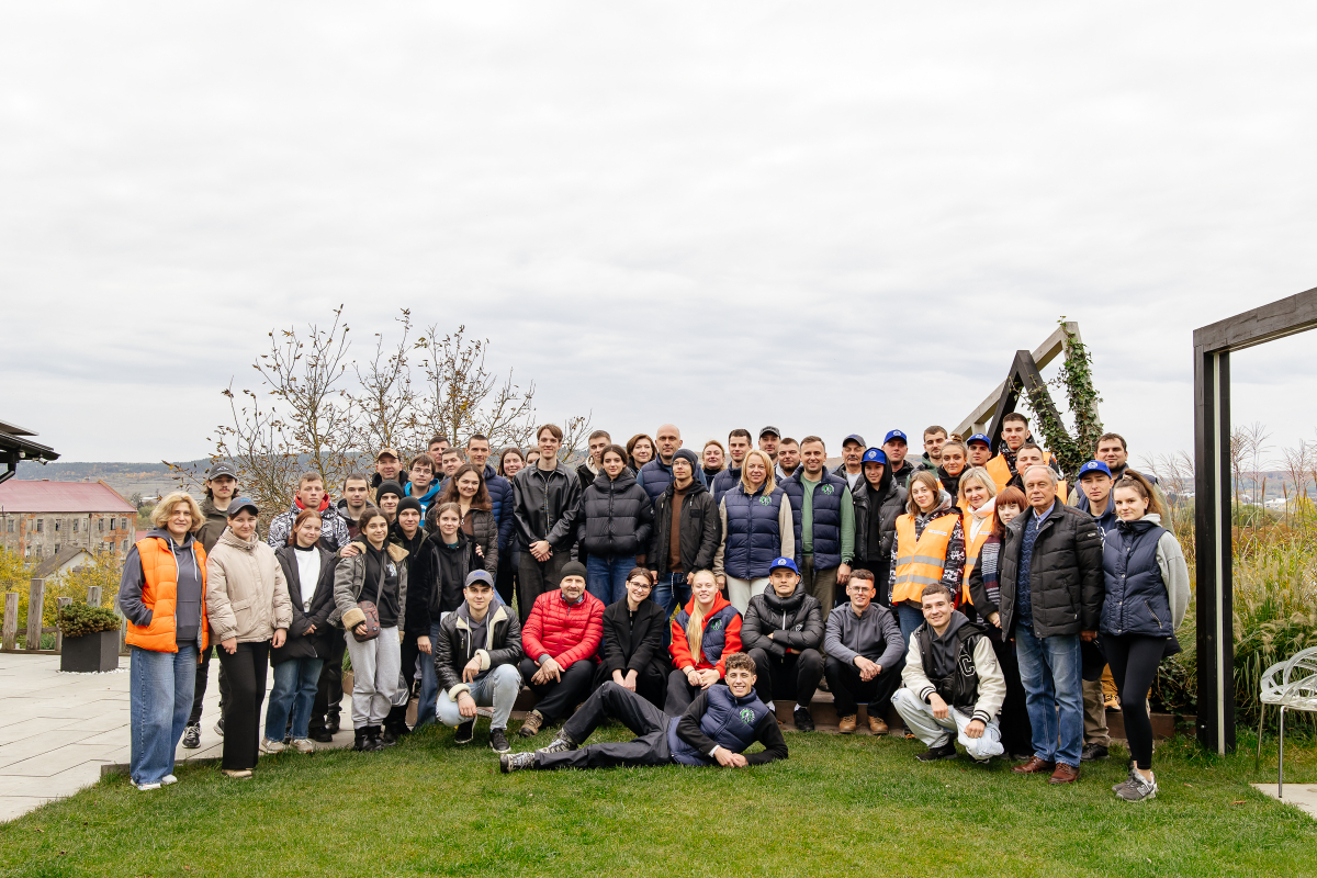 Фото із заходу