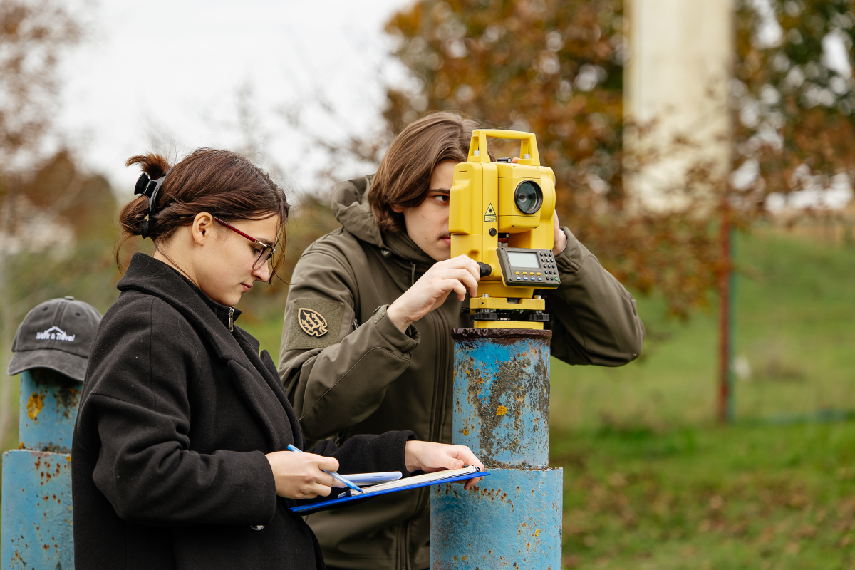Фото із заходу