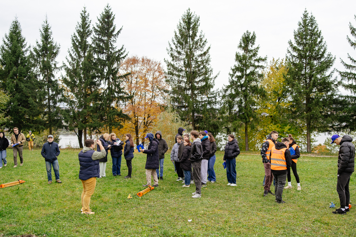 Фото із заходу