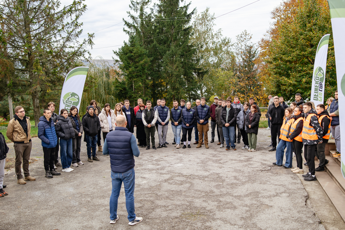 Фото із заходу