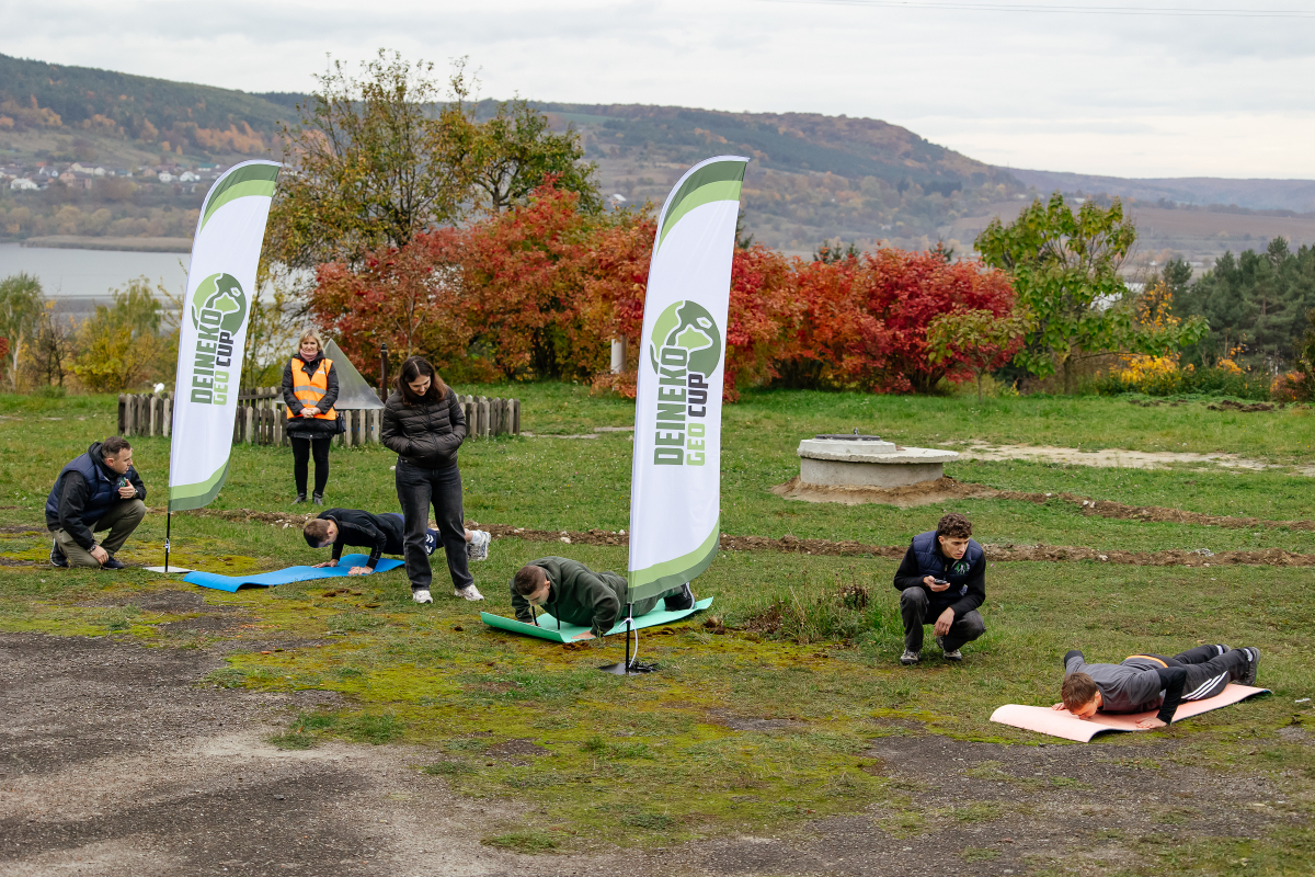 Фото із заходу