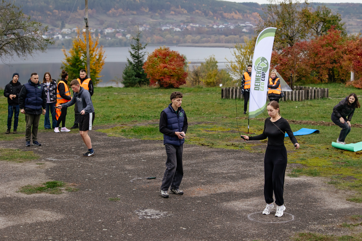 Фото із заходу