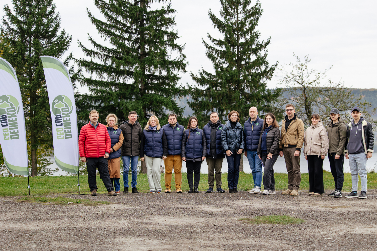 Фото із заходу