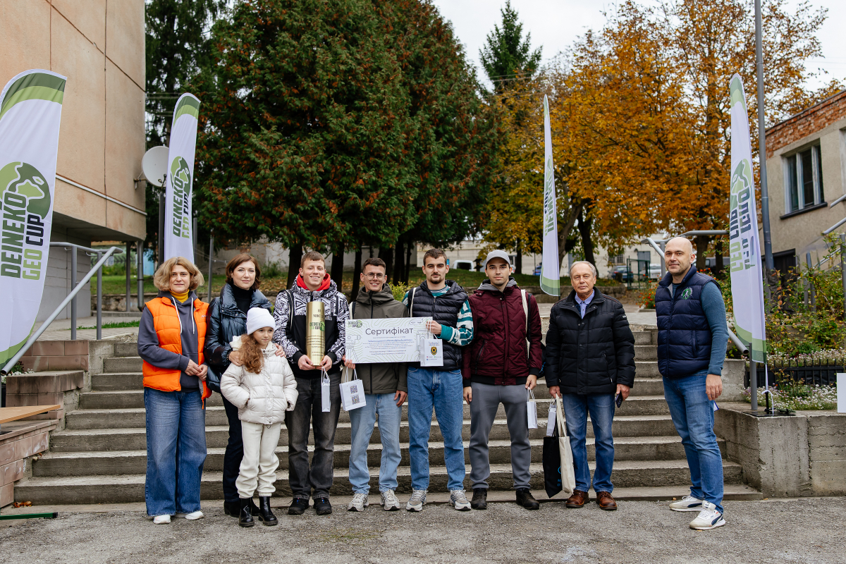 Фото із заходу