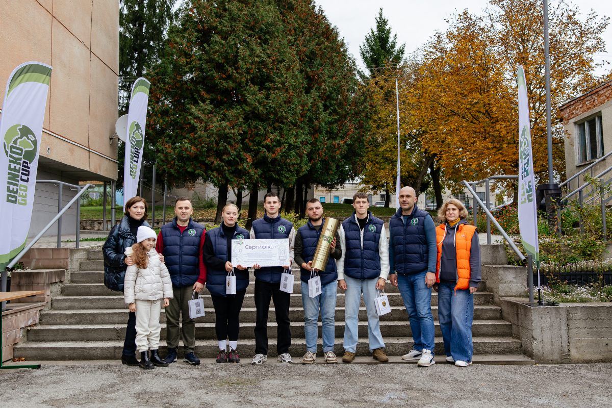 Фото із заходу