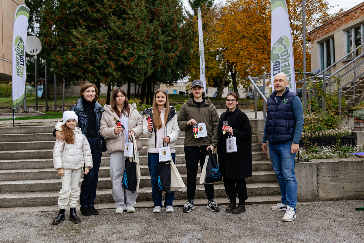 Фото із заходу