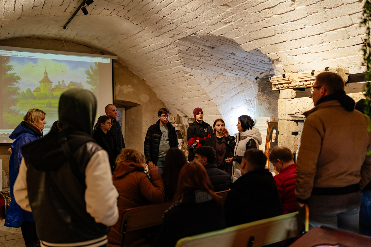 Фото із заходу