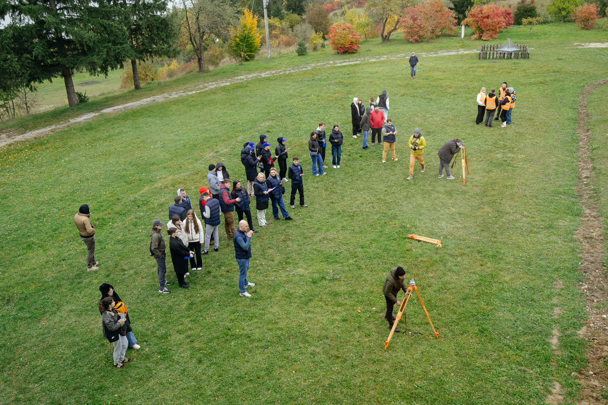 Фото із заходу