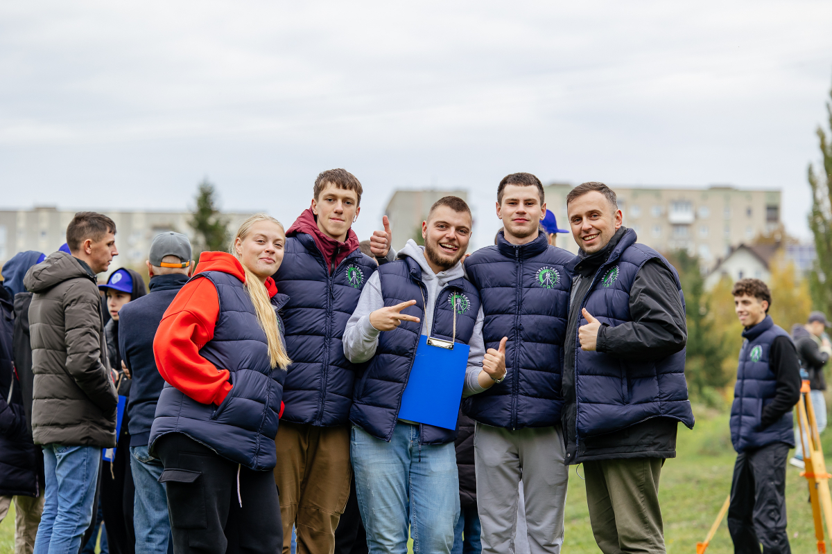 Фото із заходу