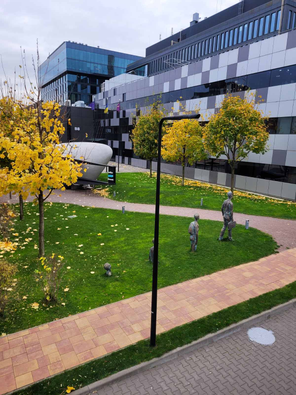 Фото із заходу