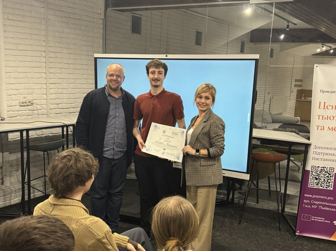 Фото з нагородження переможців