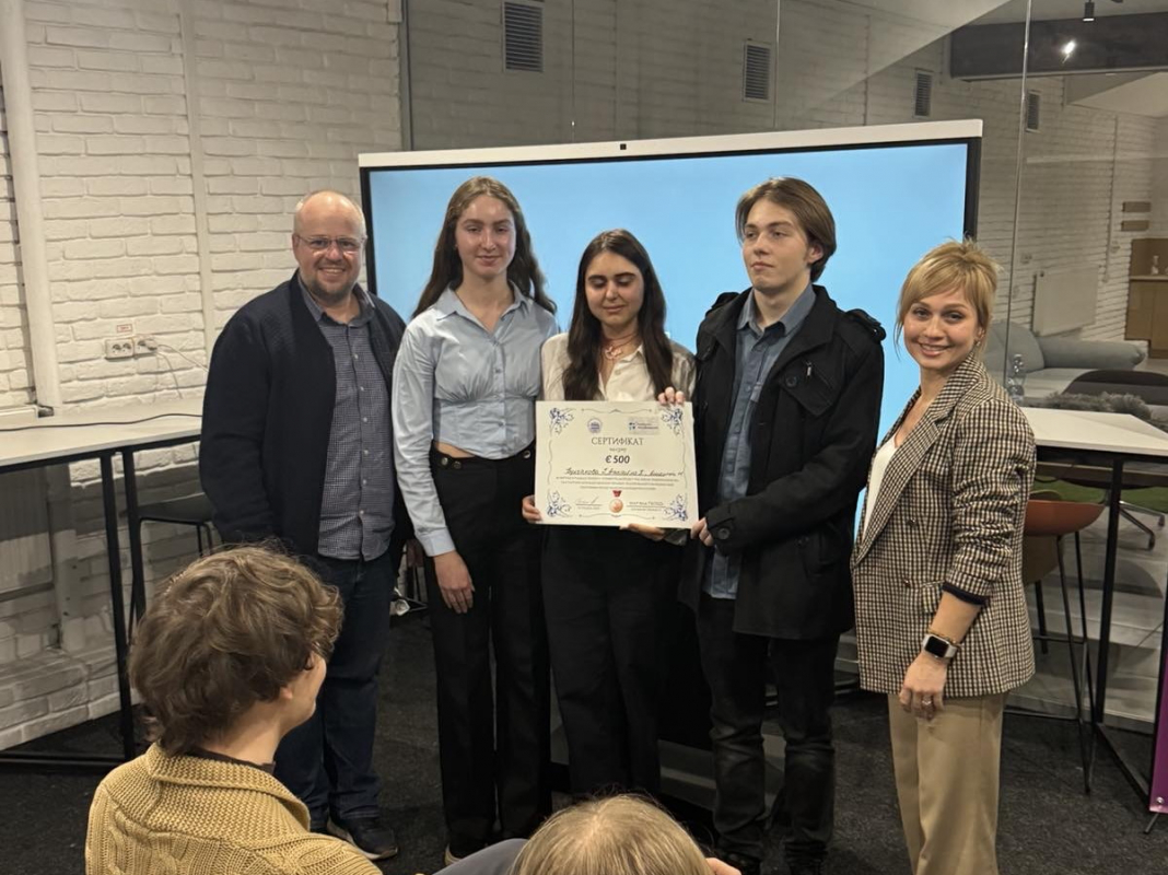 Фото з нагородження переможців