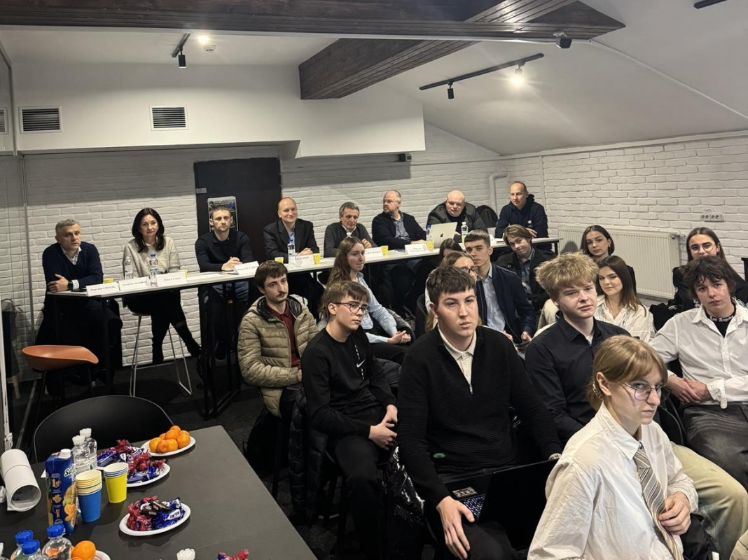 Фото з нагородження переможців