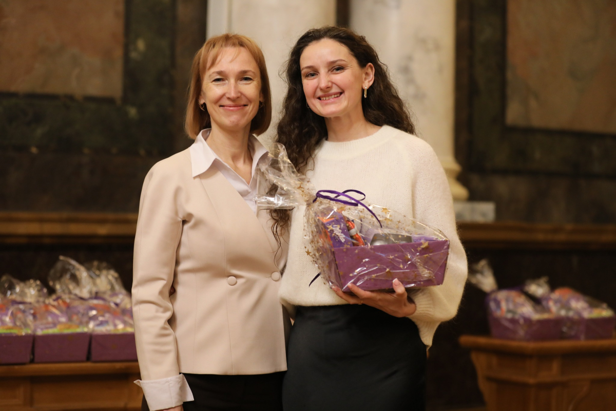 Фото із вручення подарунків