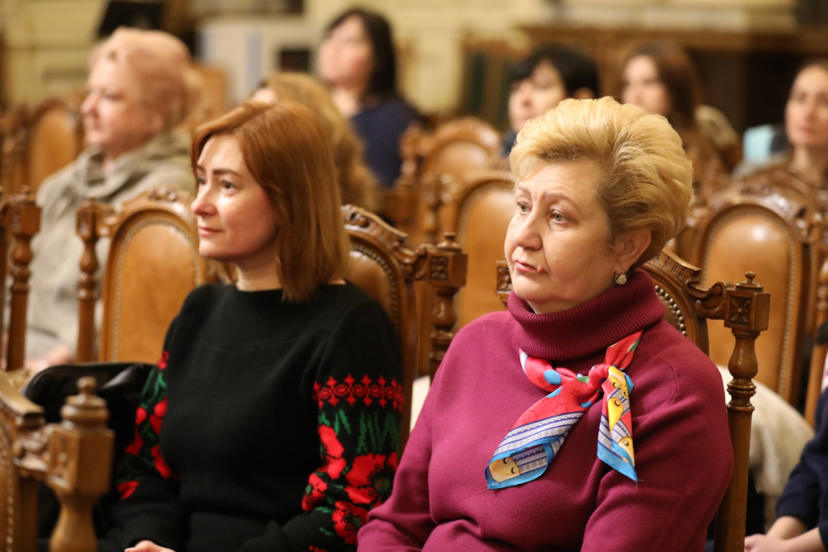 Фото із вручення подарунків