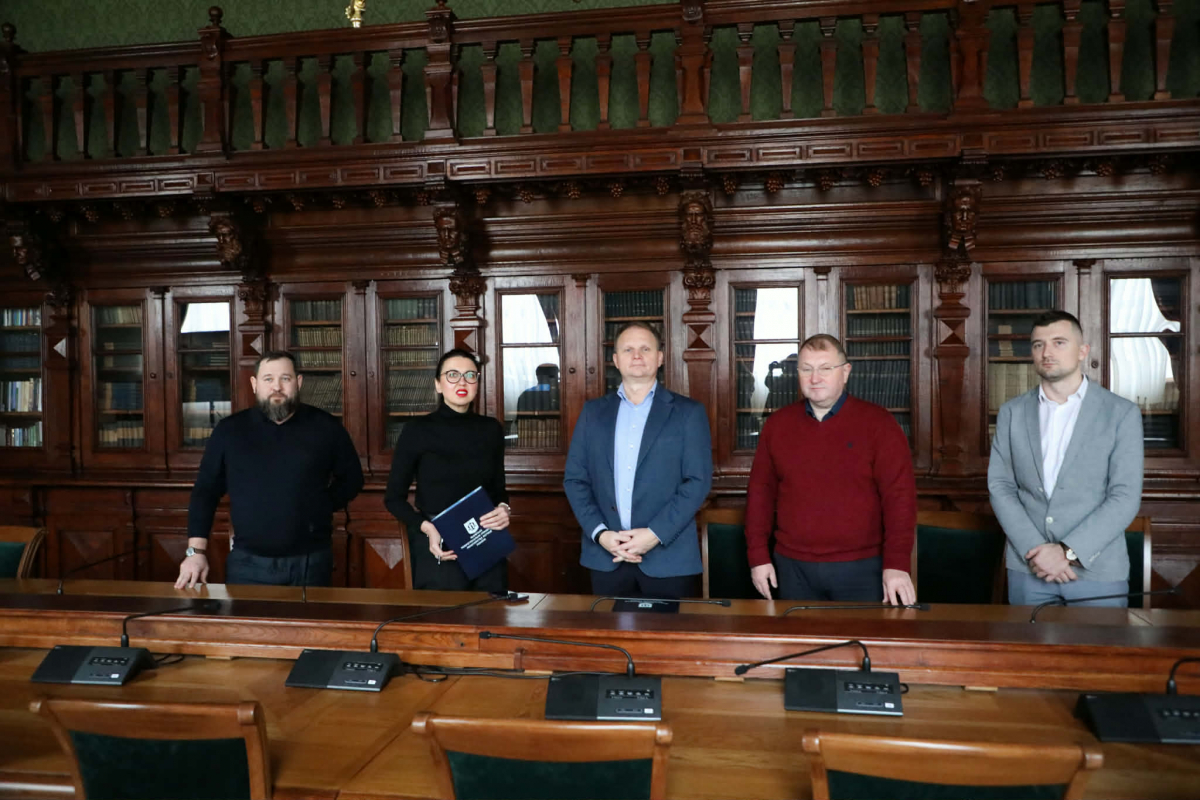 Фото з підписання угоди про співпрацю