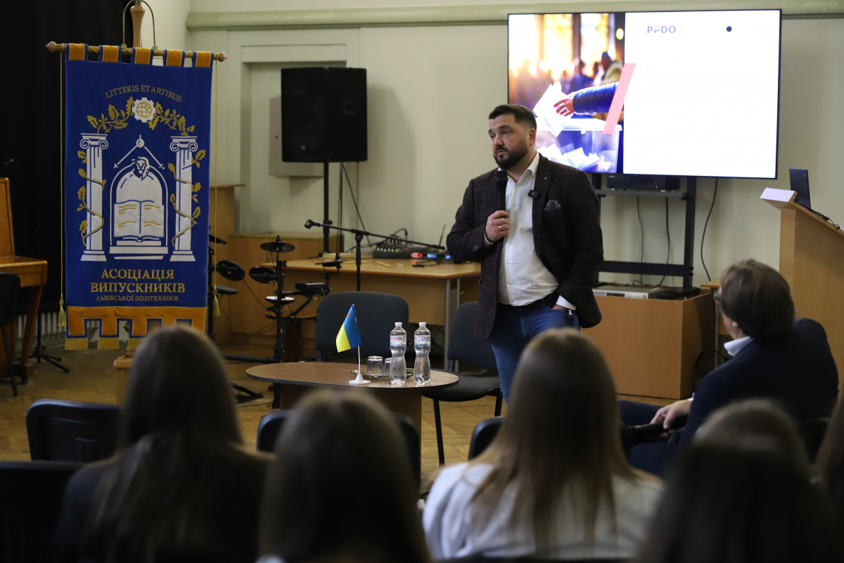 Фото із заходу в НТБ