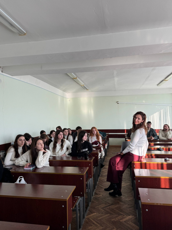 Фото із заходу