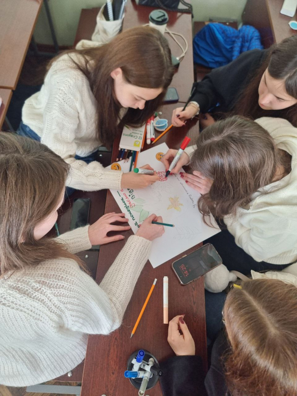 Фото із заходу