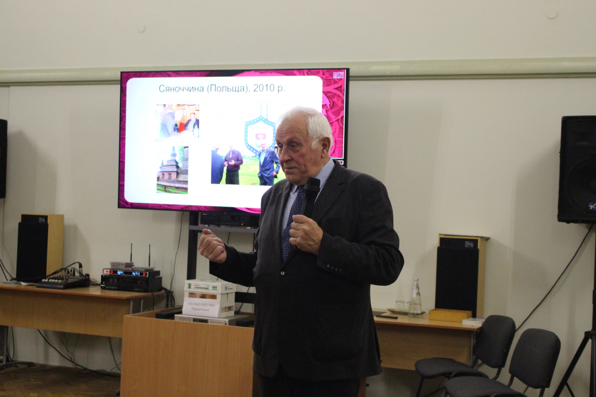 Фото із зустрічі в НТБ