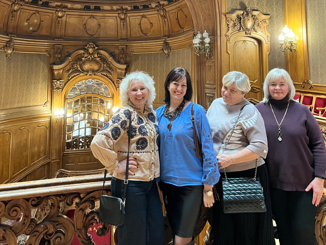 Фото із заходу