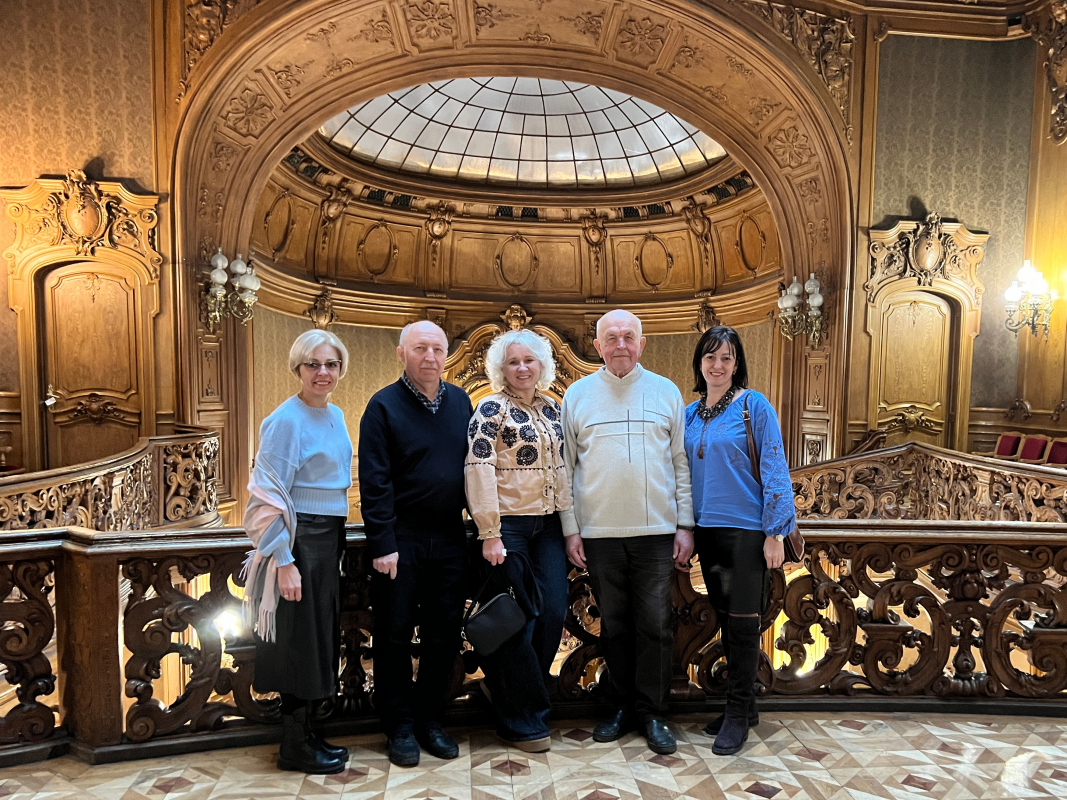 Фото із заходу