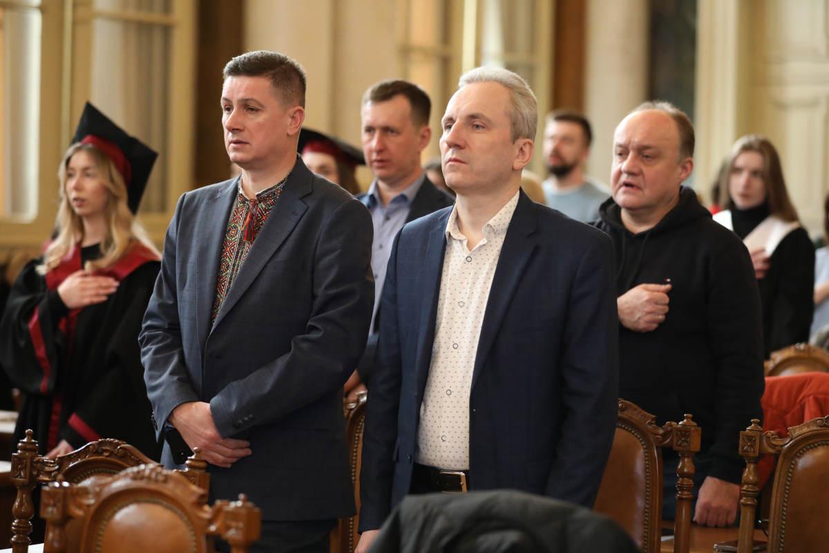 Фото із вручення дипломів