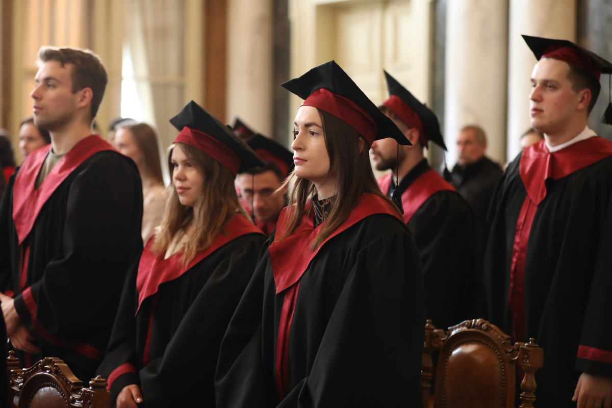 Фото із вручення дипломів