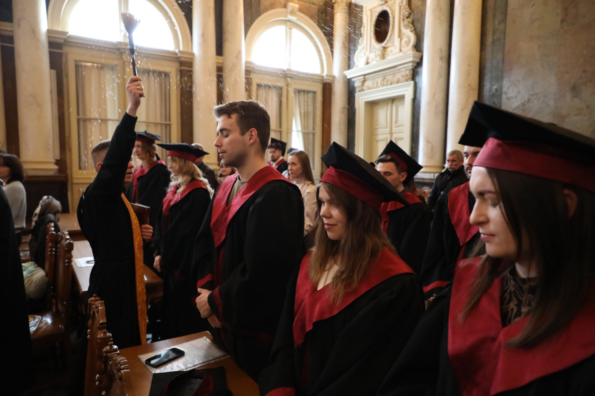 Фото із вручення дипломів