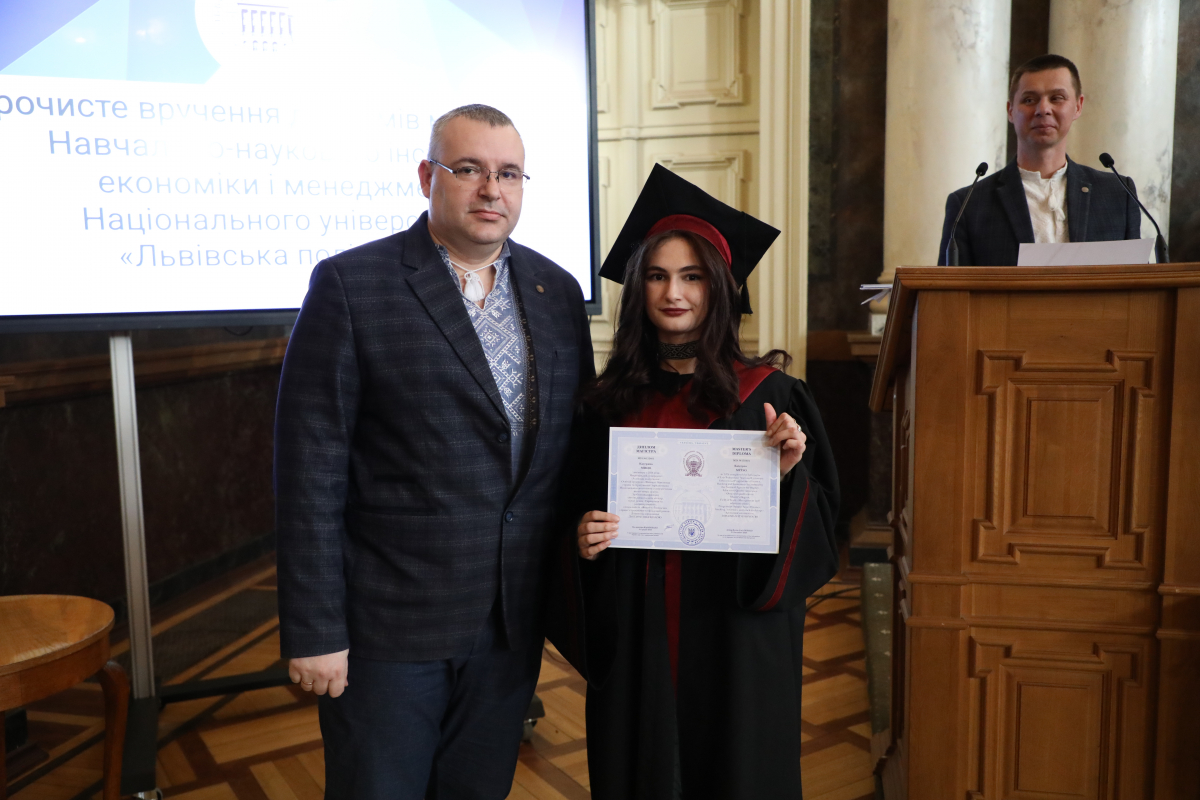 Фото із вручення дипломів