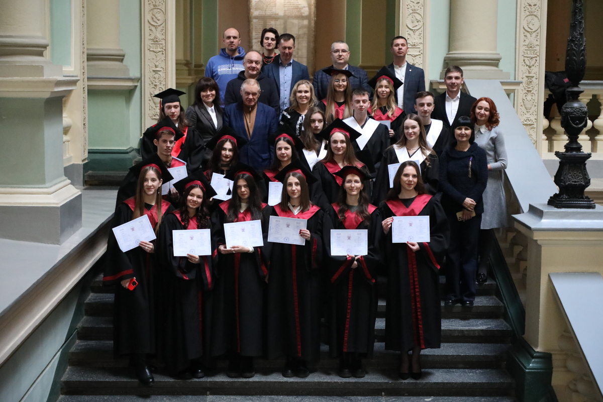 Фото із вручення дипломів