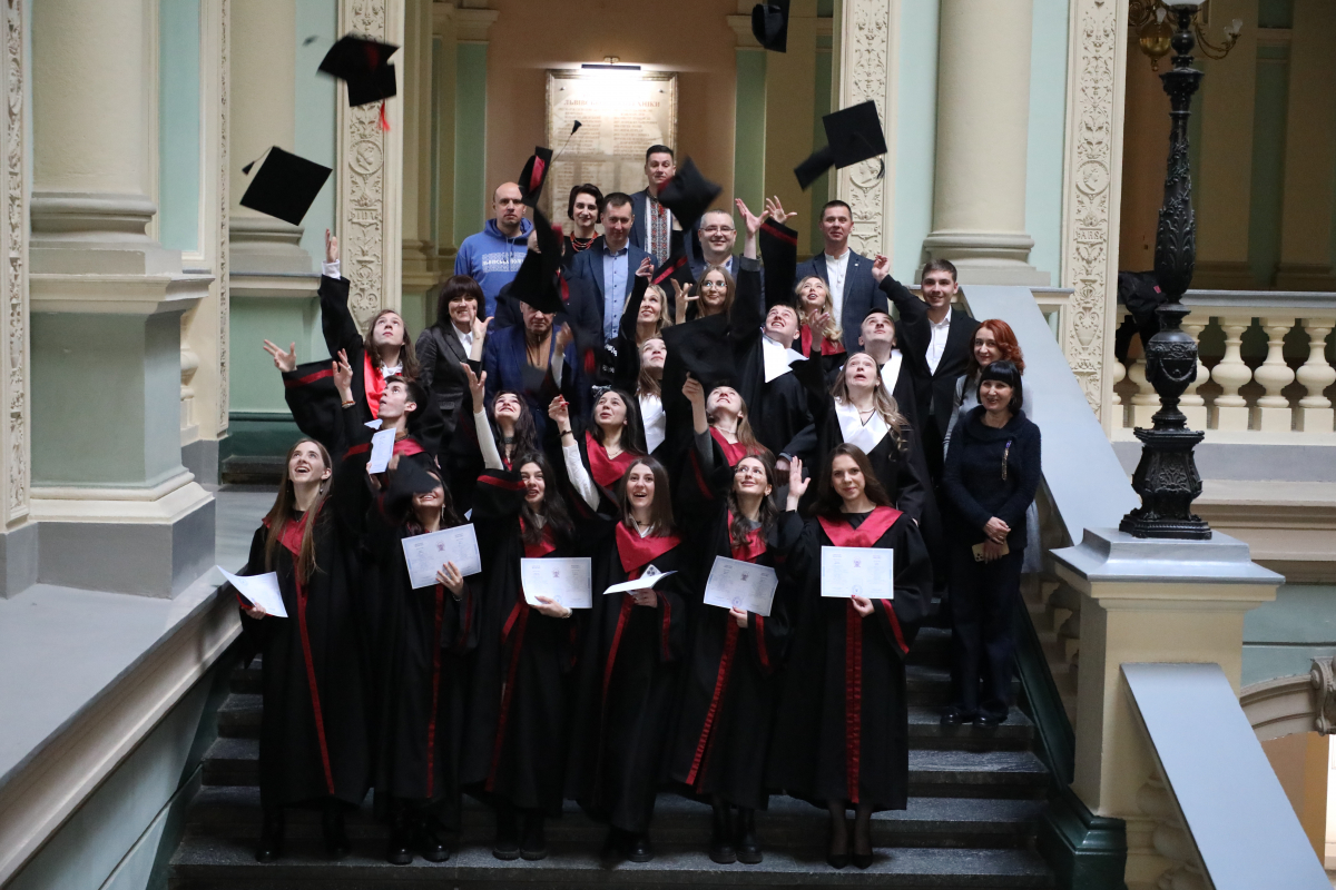 Фото із вручення дипломів